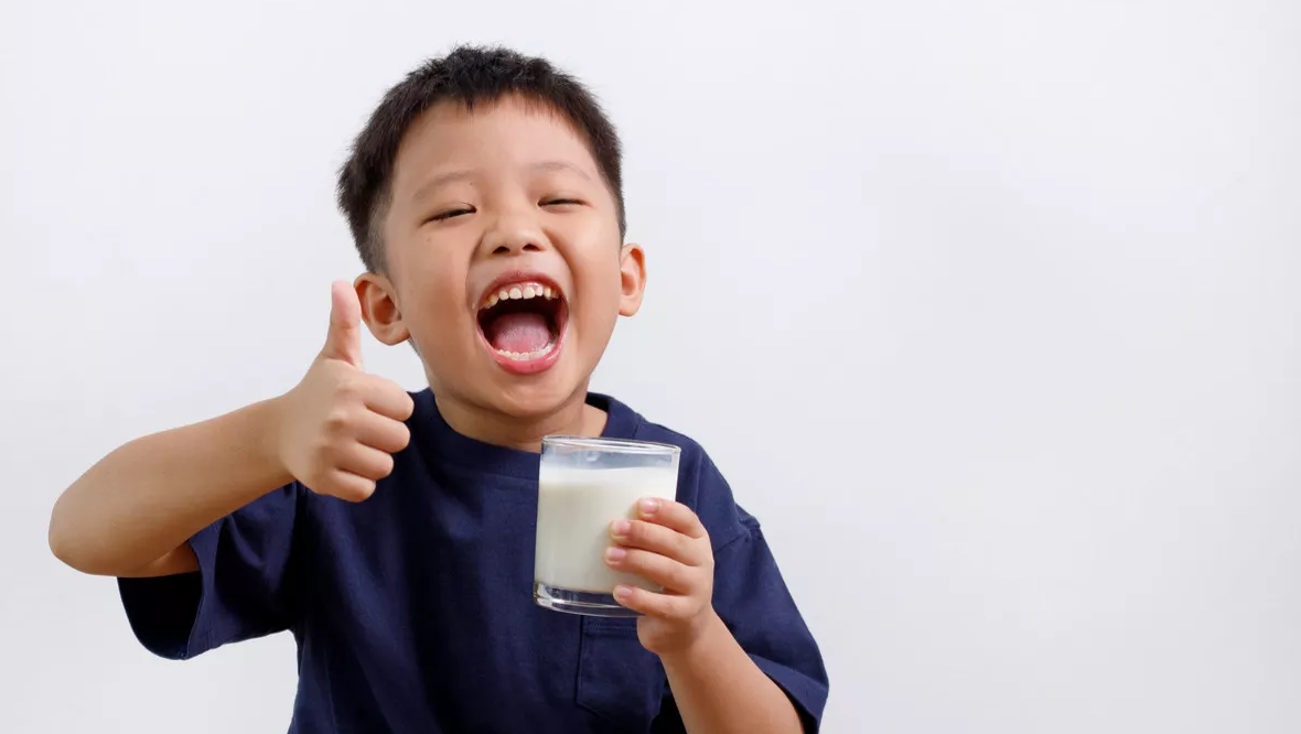 Jangan Malas Minum Susu, Ini Manfaat Minum Susu untuk Tulang Anak